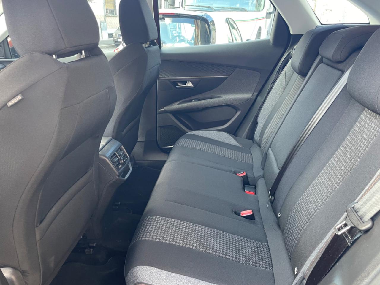Peugeot 3008 BlueHDi 130 EAT8 Business KM 49500