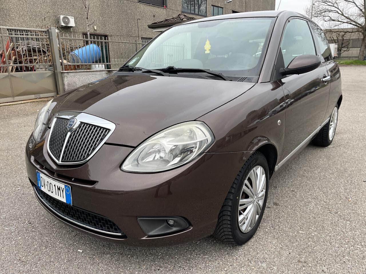 LANCIA YPSILON PLATINUM 1.2 BENZINA EURO4 NEOPATENTATI