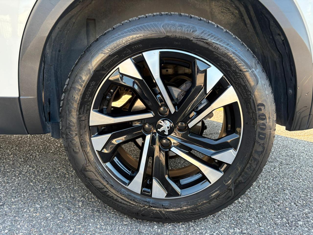 PEUGEOT 2008 1.5 BLUEHDI GT LINE