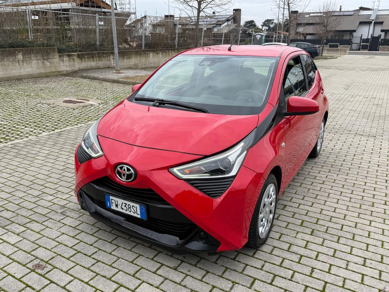 Toyota Aygo 1.0 AUTOMATICA 72 CV 5 porte x-play MMT