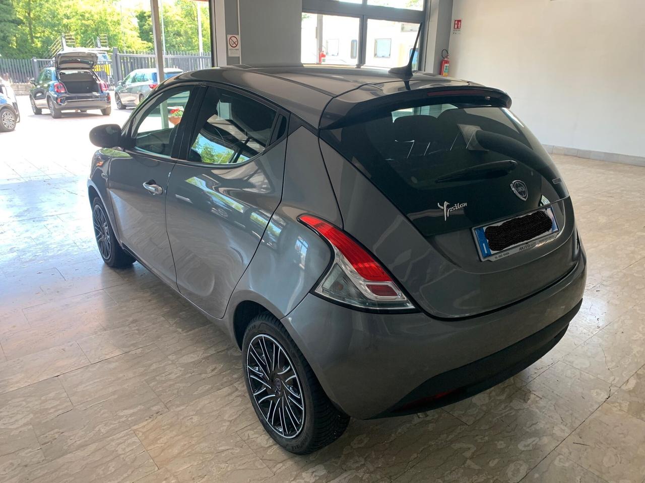 Lancia Ypsilon 1.0 FireFly 5 porte S&S Hybrid Silver Plus