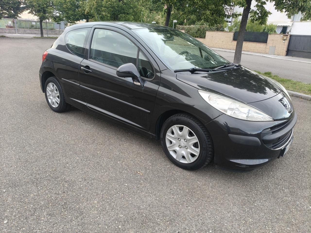 Peugeot 207 1.4 3 porte PER NEOPATENTATI
