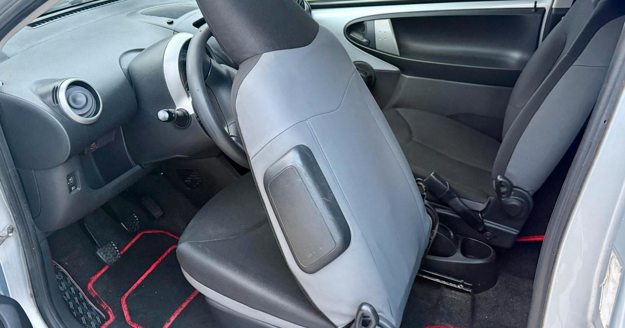 Toyota Aygo 1.0 (UNICOPROPRIETARIO)12V VVT-i 3 porte Now Connect