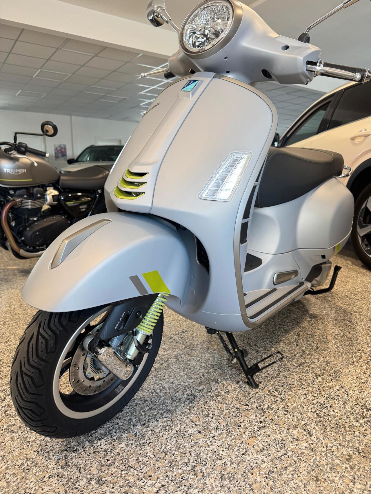 Vespa GTS 300 Super Tech (2024)