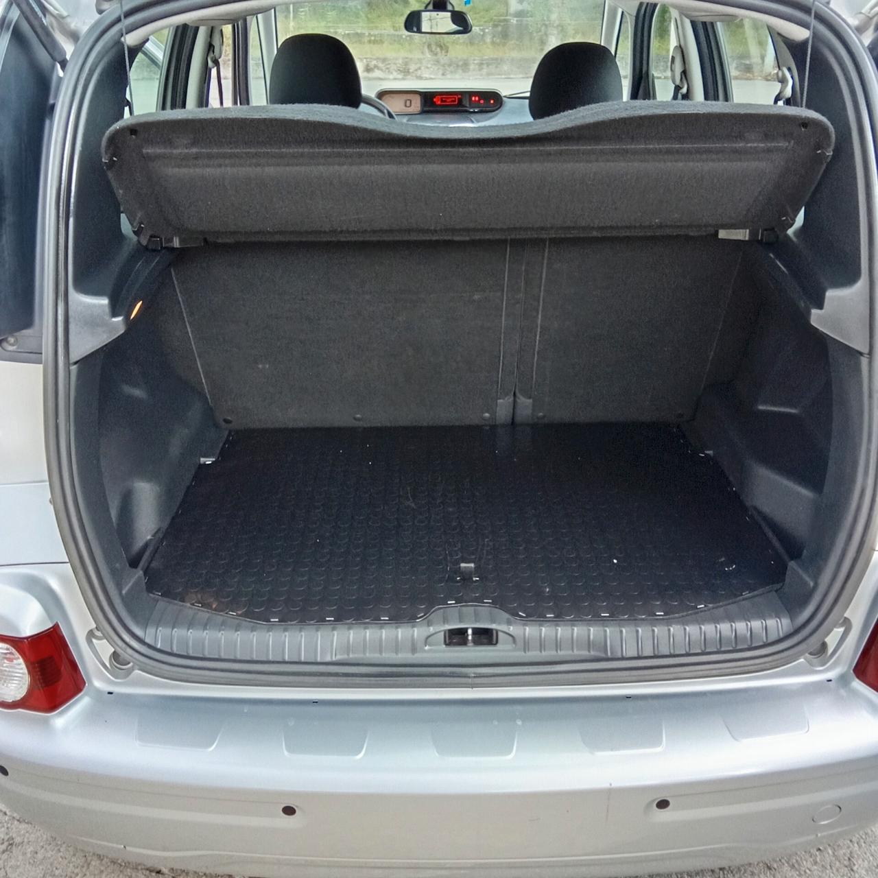 Citroen C3 Picasso 100 Exclusive E6 016
