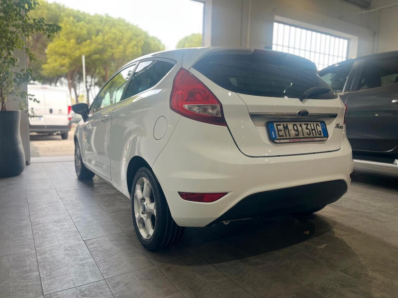 FORD FIESTA 1.2 60CV TITANIUM *UNICOPRO* *2012*