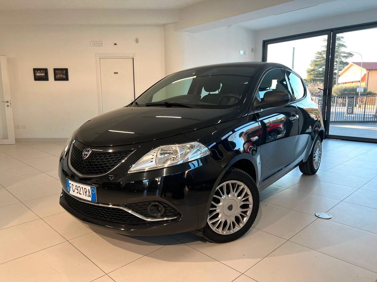 Lancia Ypsilon 1.2 69 CV 5 porte Silver