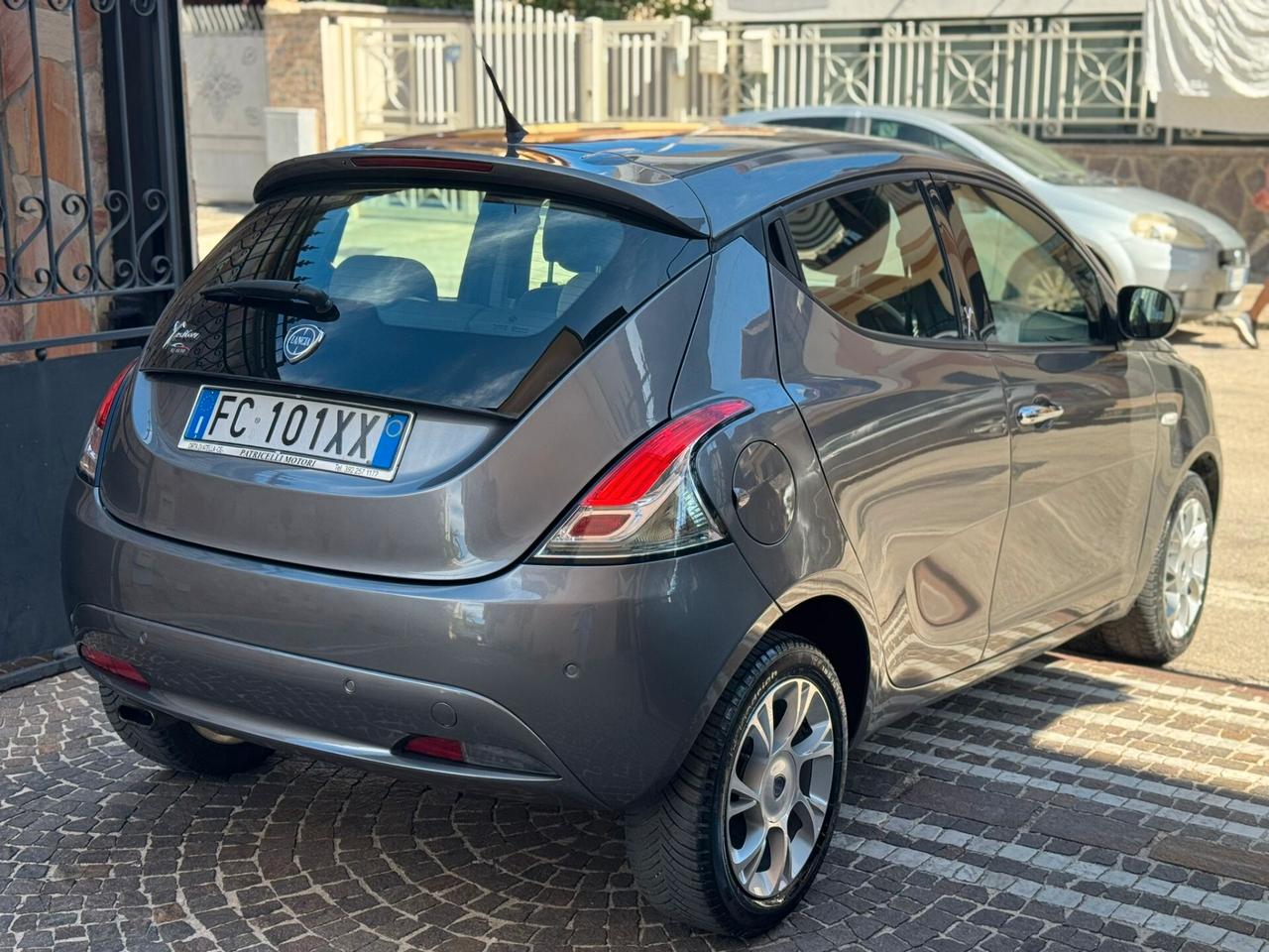 Lancia Ypsilon 1.2 69 CV 5 porte Platinum