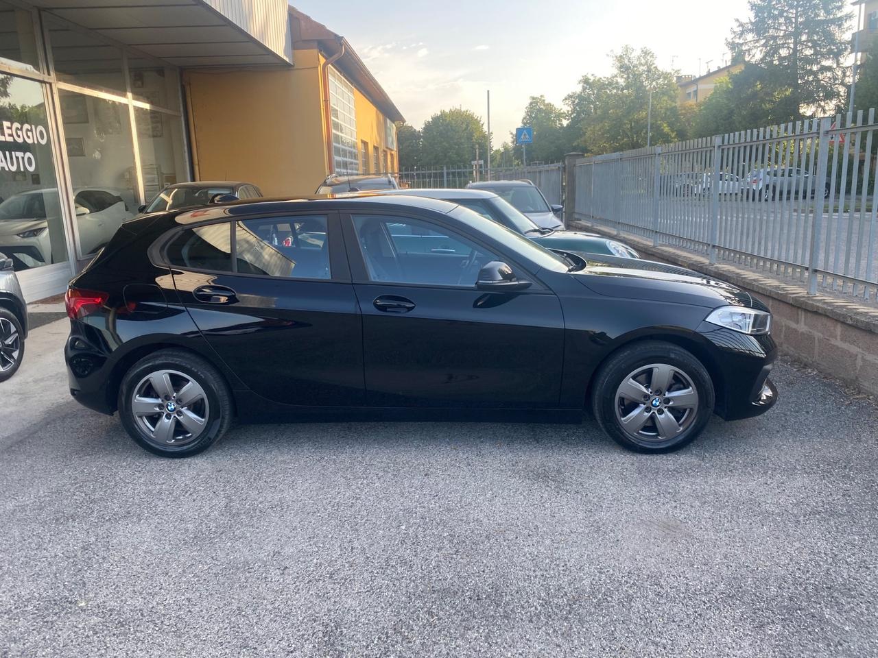 Bmw 116 116d 5p. Business Advantage