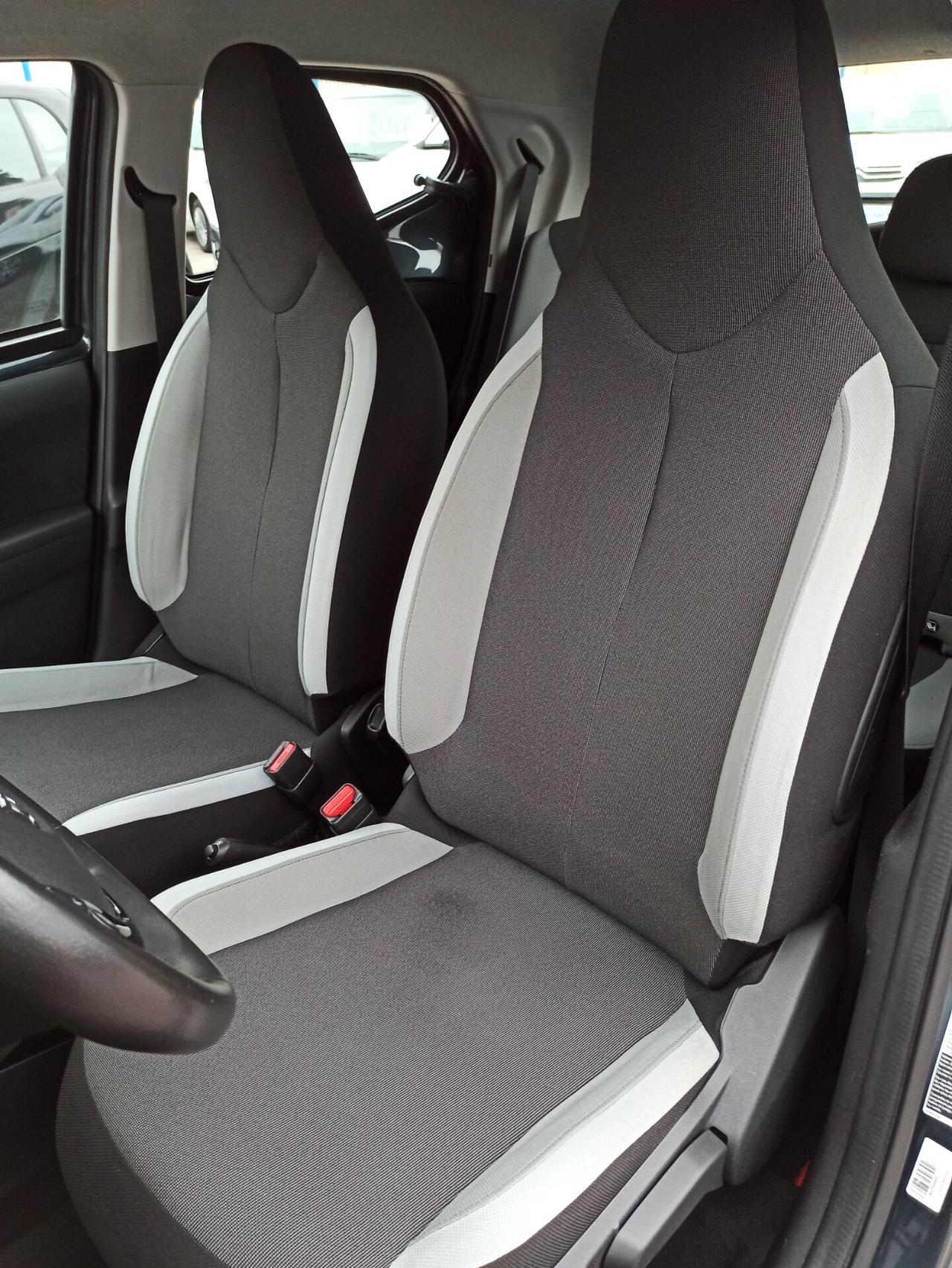 Toyota Aygo 1.0 VVT-i 69 CV 5 porte x-Black TSS MMT