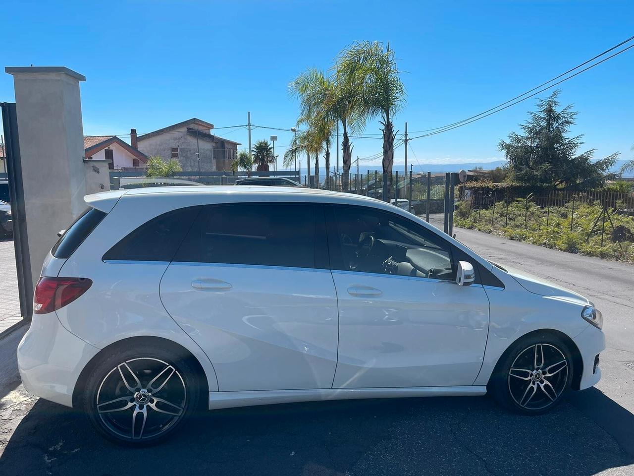 Mercedes-benz B 180 B 180 d Automatic Premium