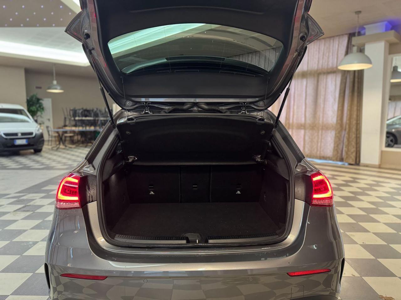 MERCEDES-BENZ A 250 Automatic Premium UniPro Mbux Ambient Light