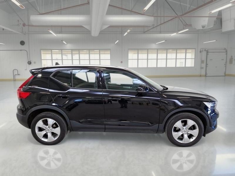 VOLVO XC40 T3 automatico Momentum Pro