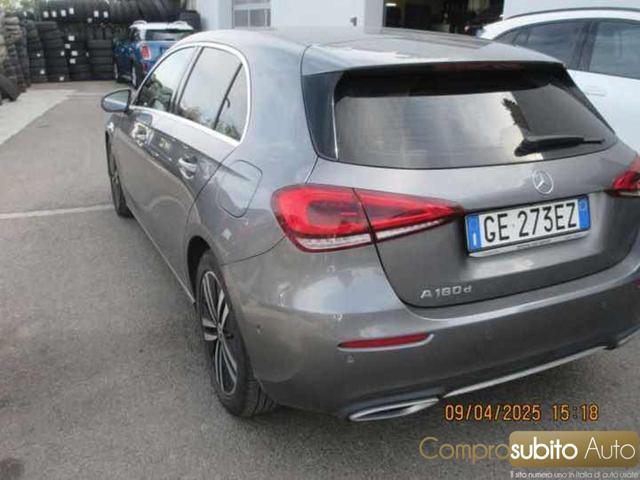 MERCEDES-BENZ A 180 d Automatic Premium