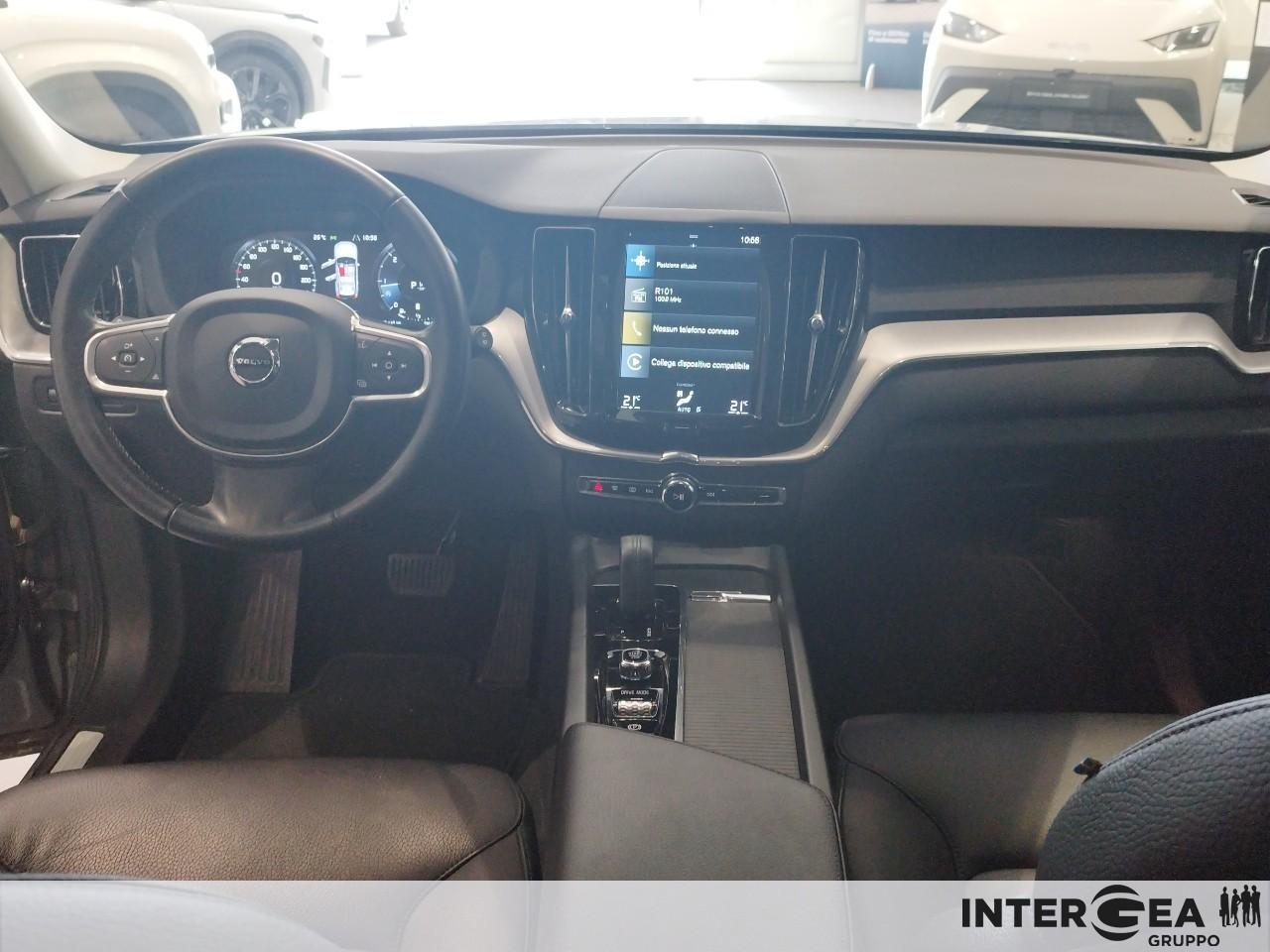 VOLVO XC60 2.0 b4 Momentum Pro auto