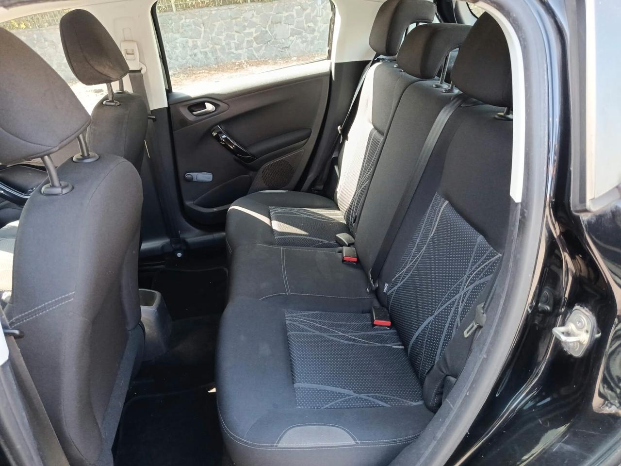 Peugeot 208 1.4 HDi 5 porte Allure