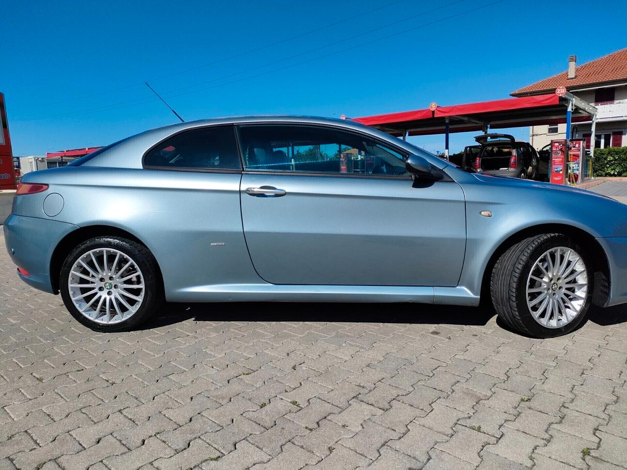 Alfa Romeo GT 1.9 MTJ motore rivisto