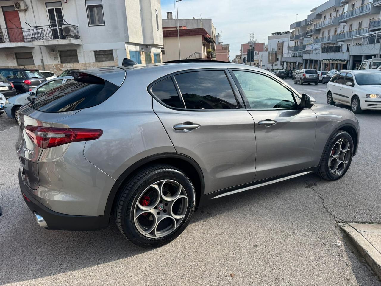 Alfa Romeo Stelvio 2.2 Jtdm Q4 Super * 210cv * Tetto * Navi * Pelle * Garantita 12 Mesi