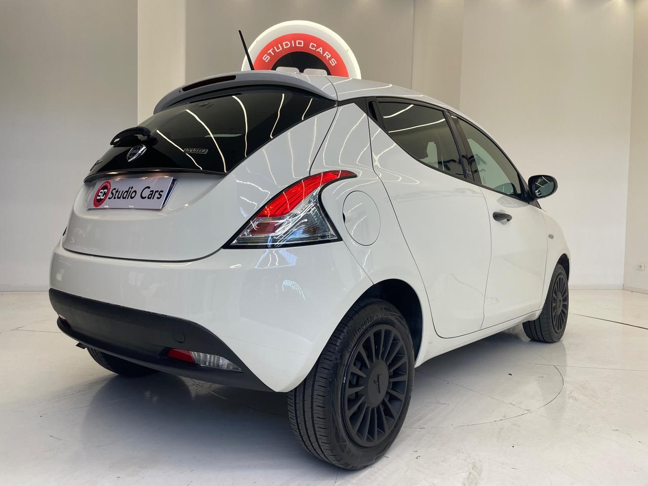 Lancia Ypsilon 1.0 FireFly 5 porte S&S Hybrid Ecochic Silver