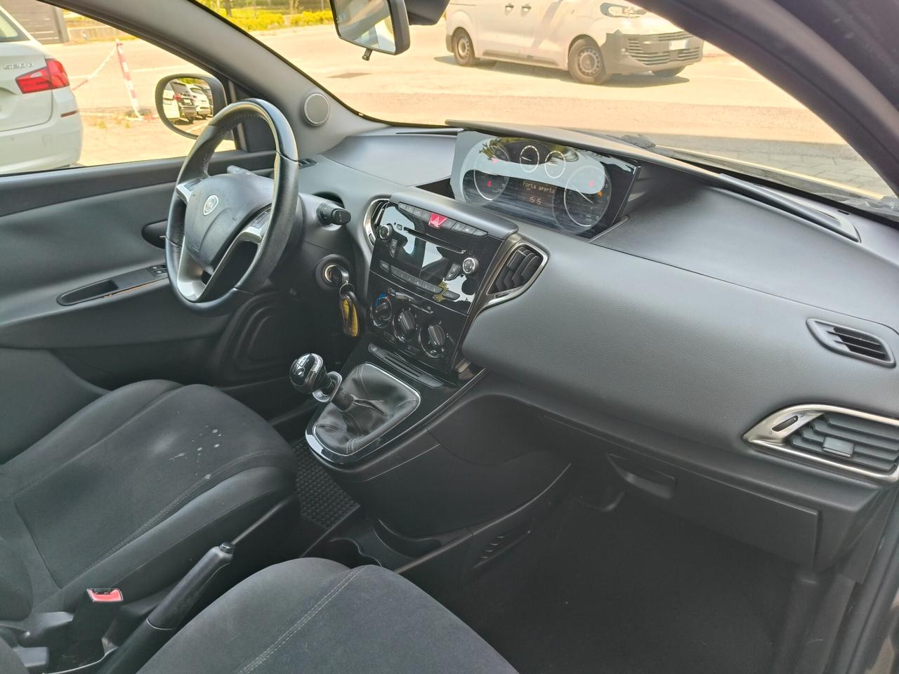 Lancia Ypsilon 1.2 69 CV 5 porte S&S Gold