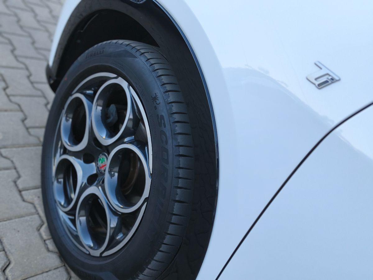 ALFA ROMEO Tonale 1.6 diesel 130 CV TCT6 Ti Luci ambient