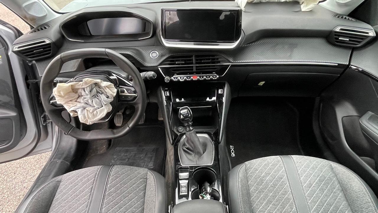 Peugeot 208 PureTechAllure (incidentata)
