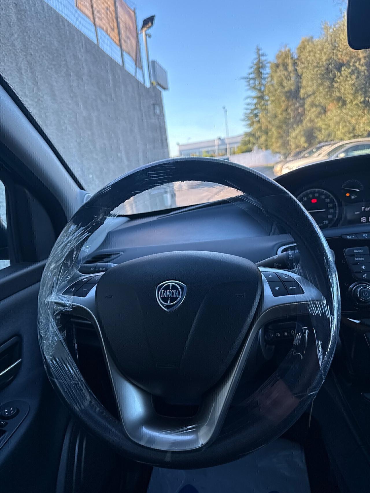 Lancia Ypsilon 1.3 MJT 95CV EURO6,Navigatore,Climatronic,Alcantara,Comandi al volante,ecc.