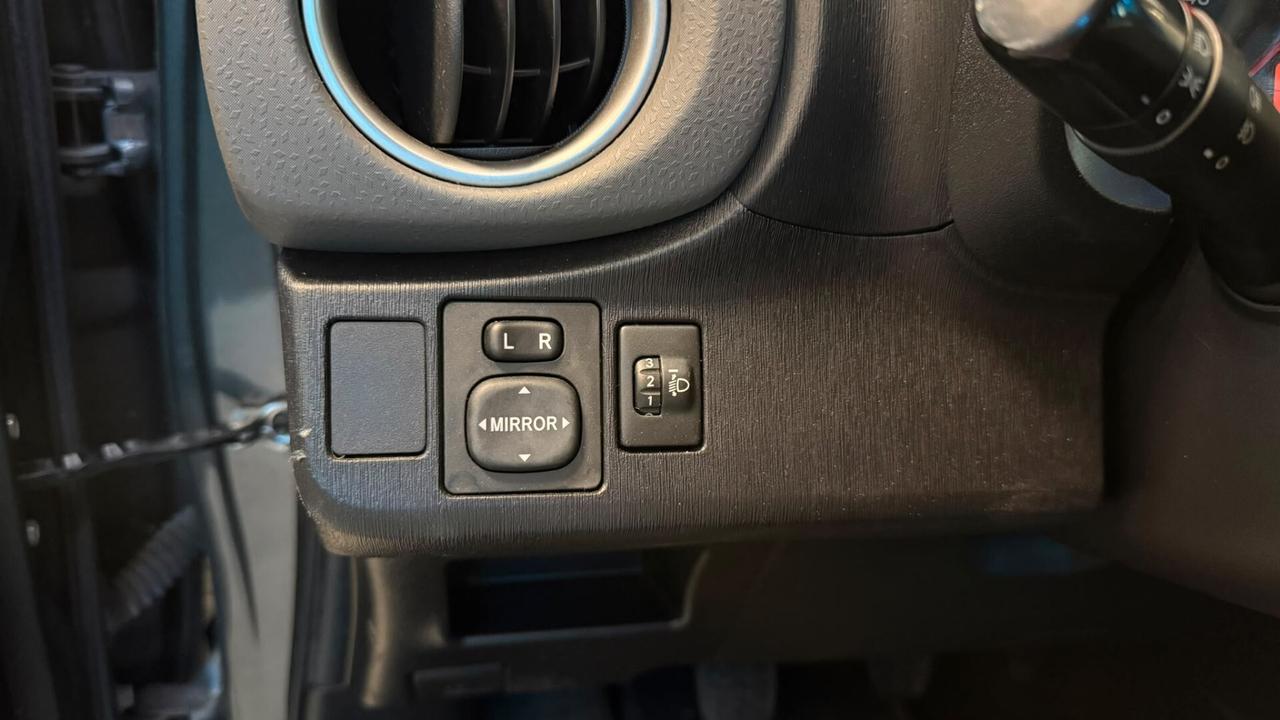 TOYOTA YARIS 1.4 D 5 PORTE LOUNGE 2014