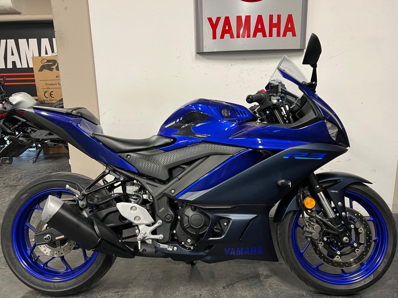 Yamaha R 3