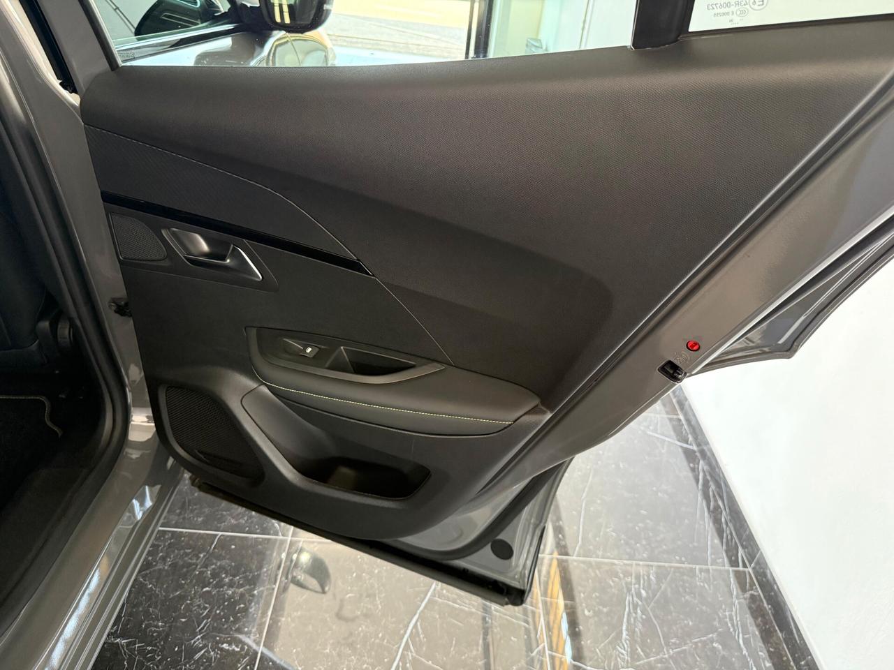 Peugeot 2008 motore elettrico 156 CV GT