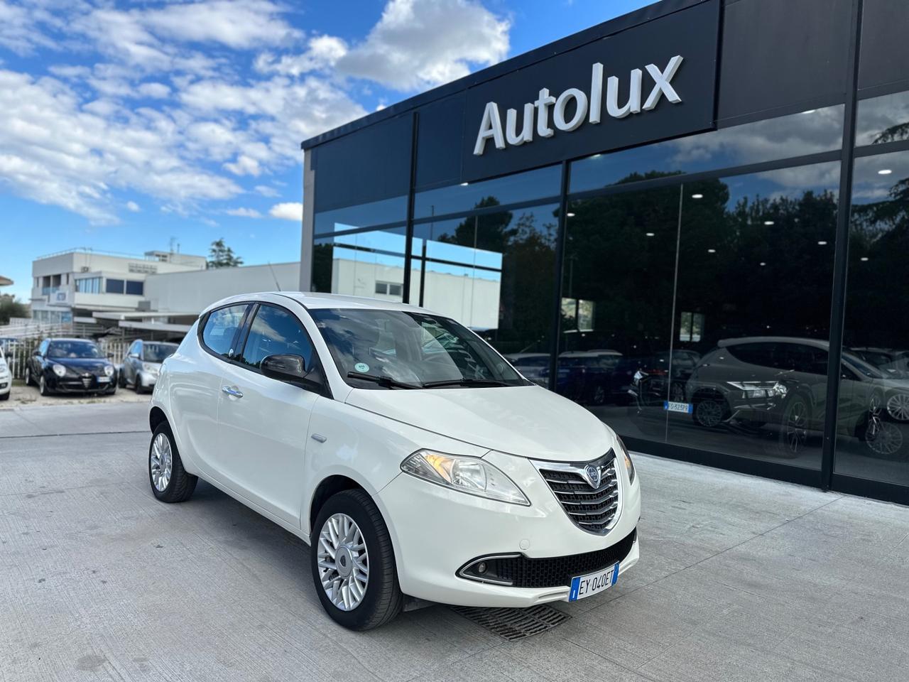 Lancia Ypsilon 0.9 TwinAir 85 CV 5 porte Metano Ecochic Elle