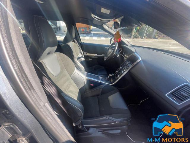 VOLVO XC60 D4 AWD doppio treno di gomme