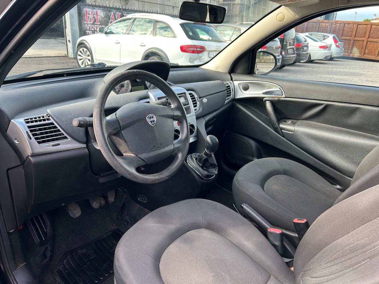 Lancia Ypsilon Elle guidabile da neopatentati