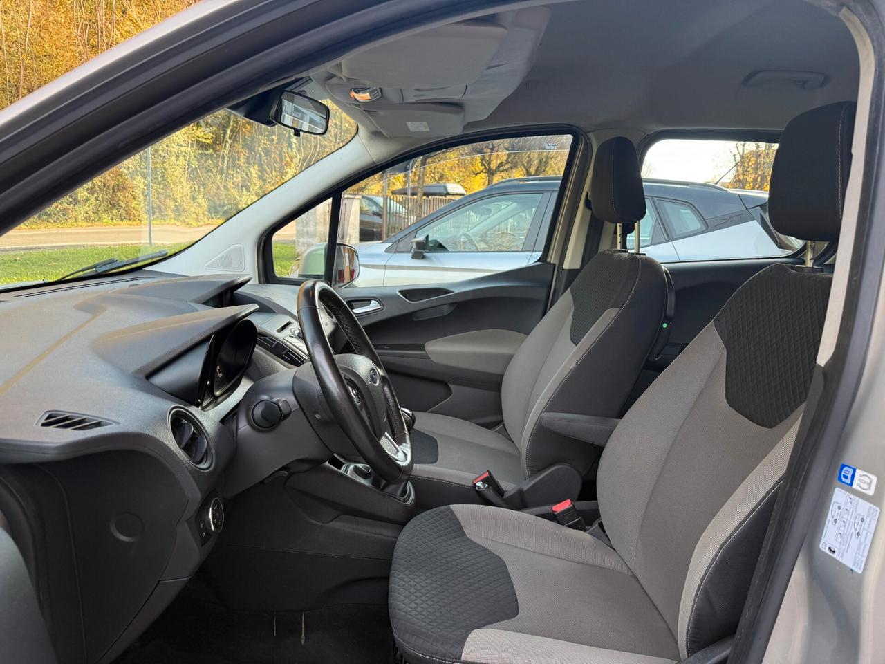 Ford Tourneo Courier 1.5 TDCI 75 CV Titanium