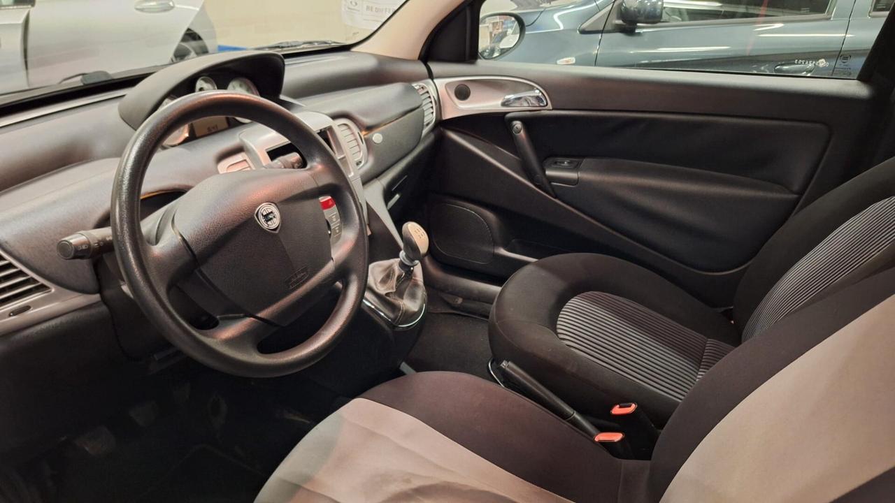 Lancia Ypsilon 1.4 16V NEOPATENTATI