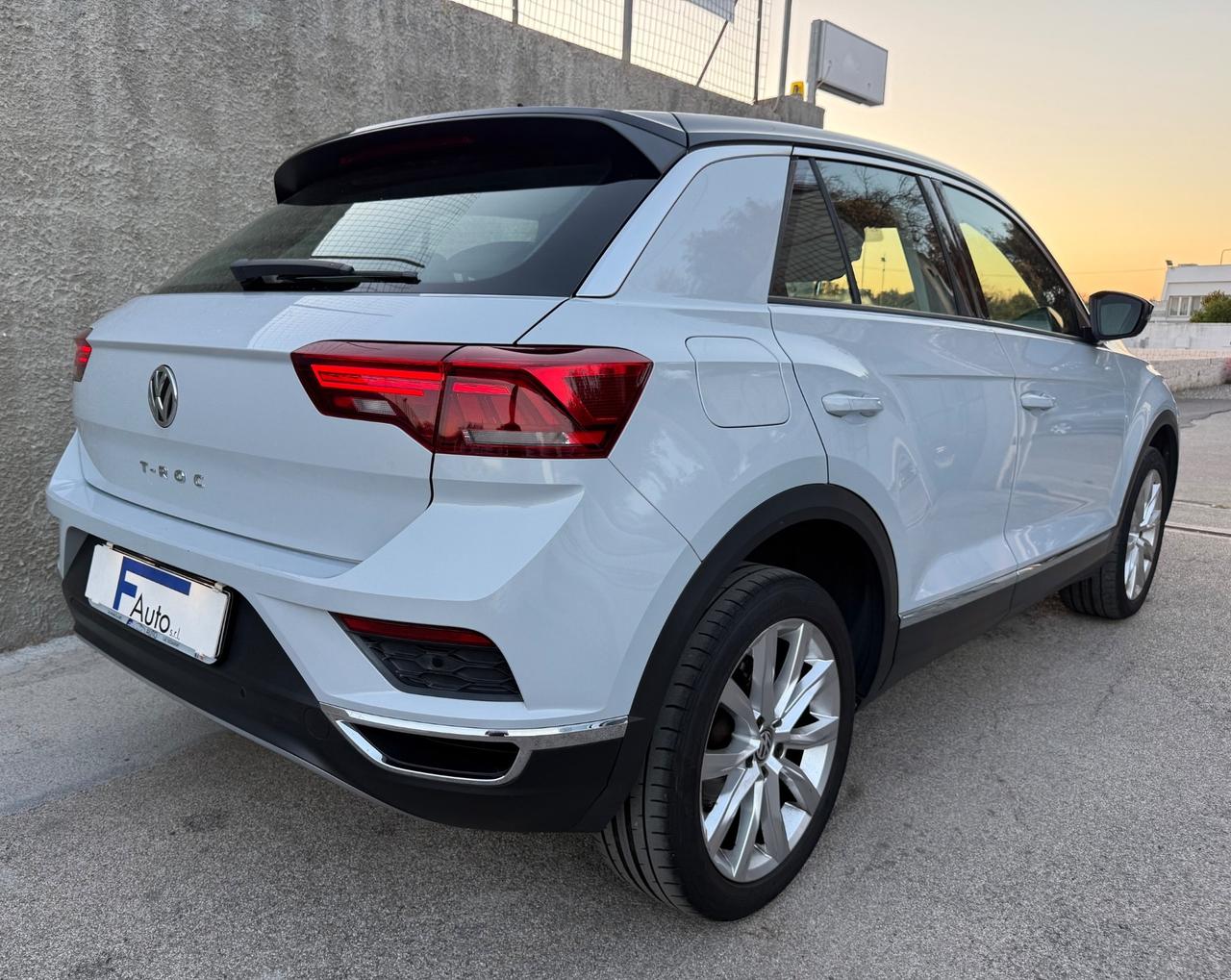 Volkswagen T-Roc 1.6 TDI Advanced,Full LED,cerchi 18”,LED ambiente,ecc.