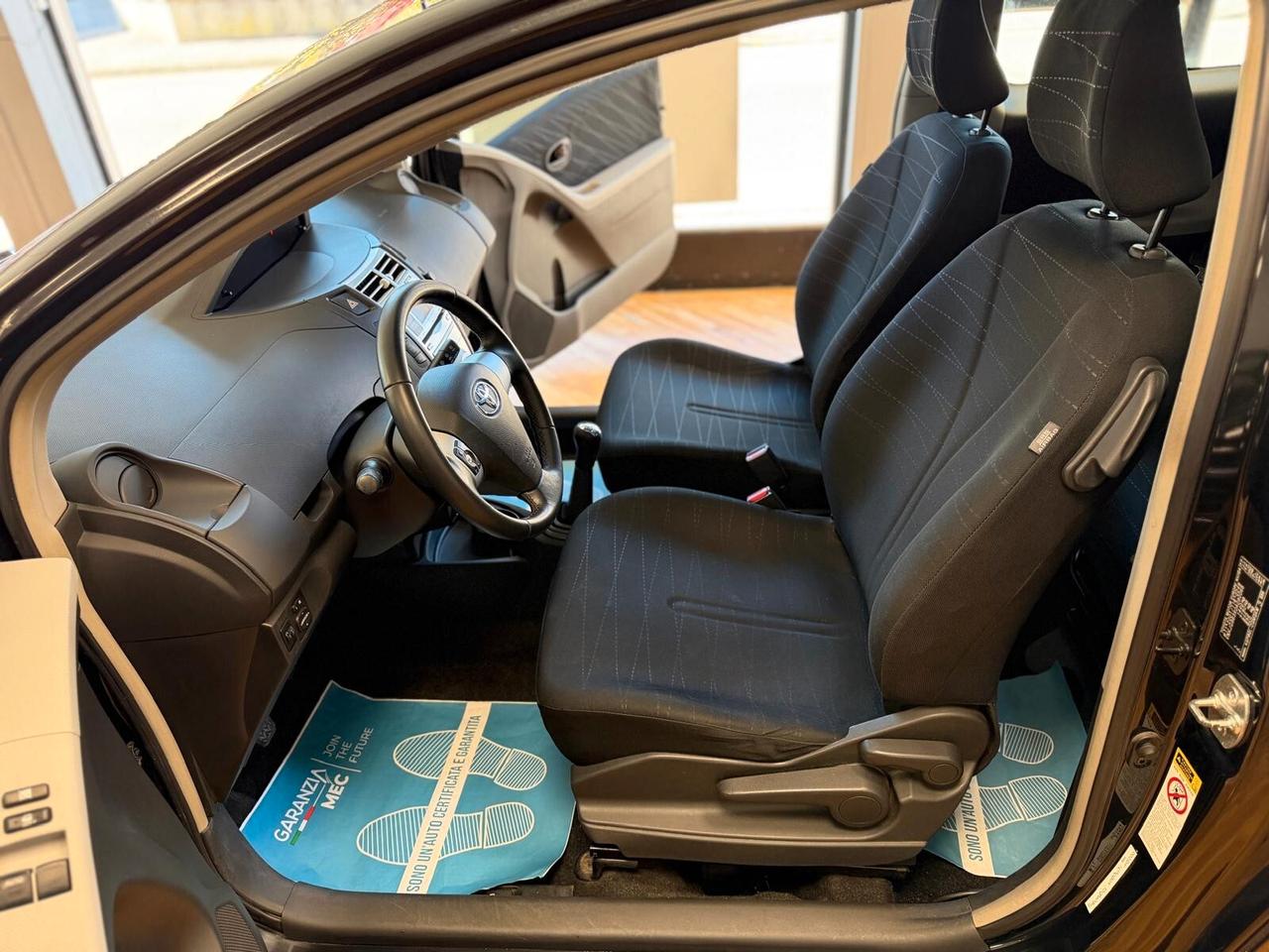 Toyota Yaris 1.0 3 porte Sol