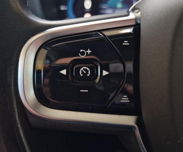 VOLVO XC60 B4 (d) AWD automatico Plus Dark