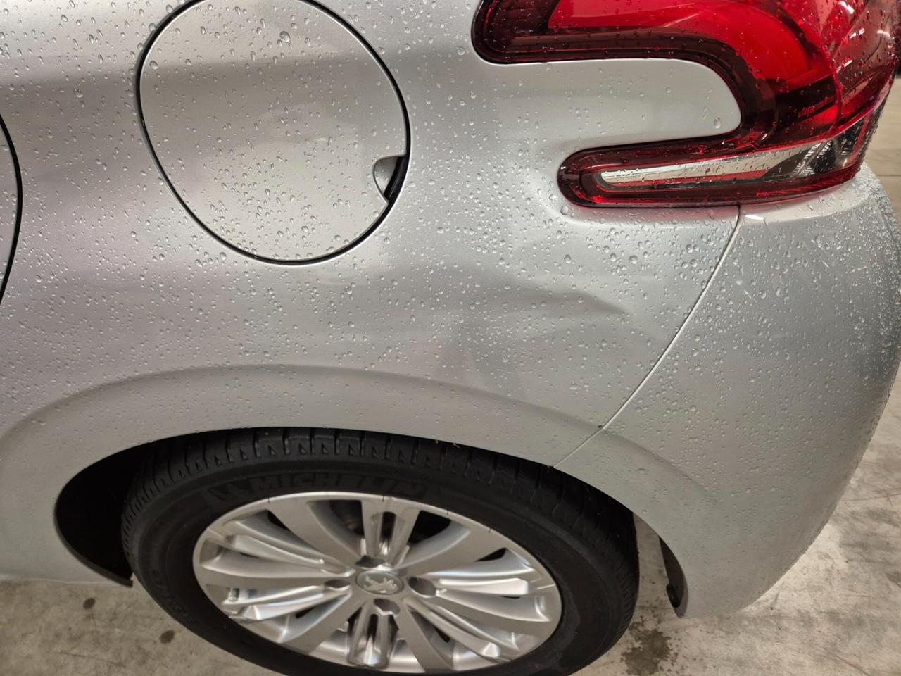 Peugeot 208 PureTech 82 5p. GPL Allure