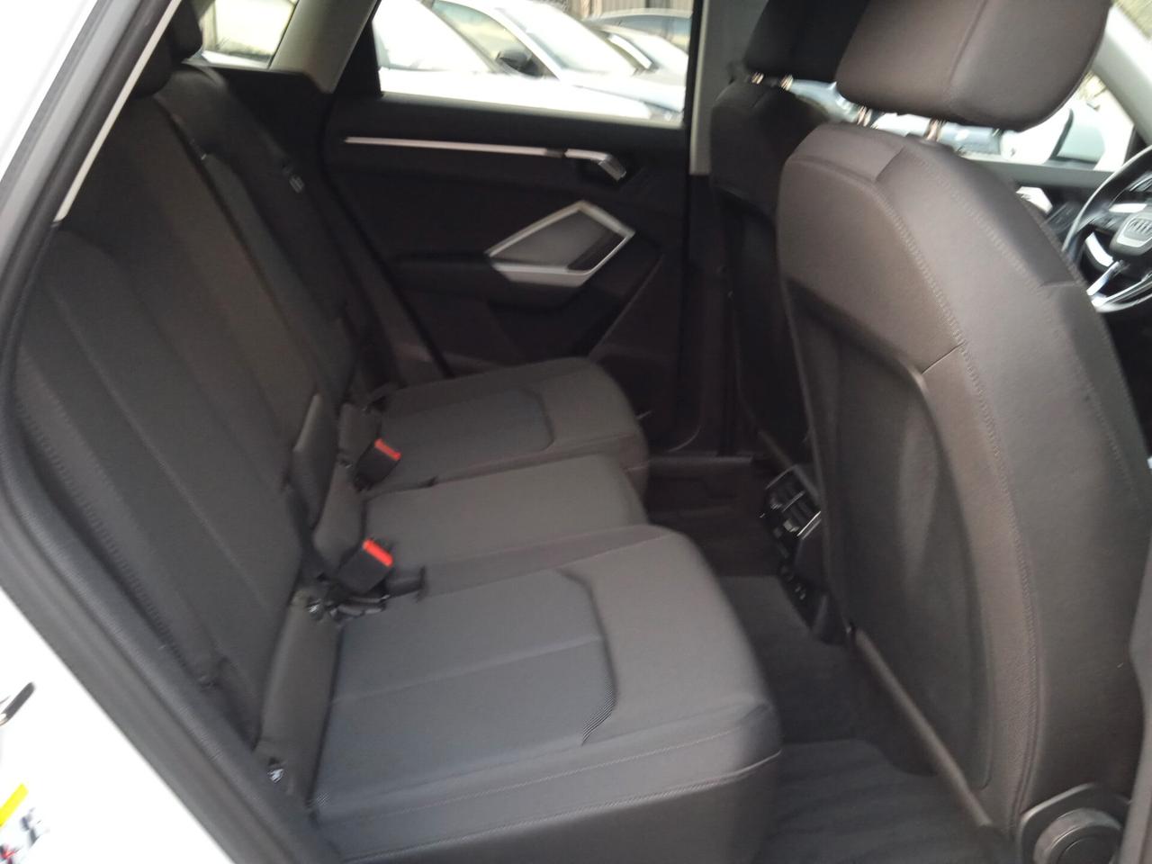 Audi Q3 35 TDI S tronic line edition black