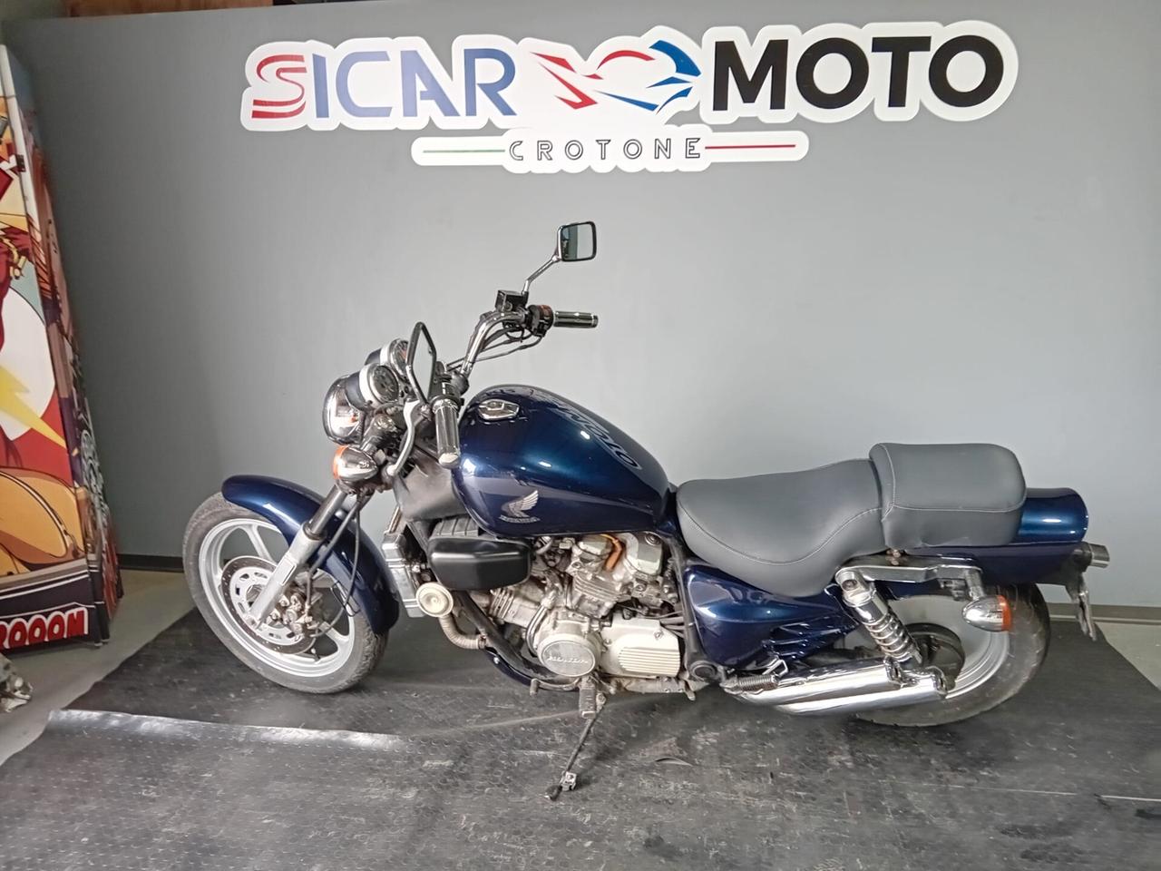 Honda VF 750 CUSTOM RC28