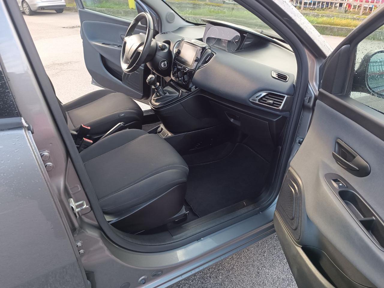 LANCIA Ypsilon 1.0 FireFly 5 porte S&S Hybrid Silver