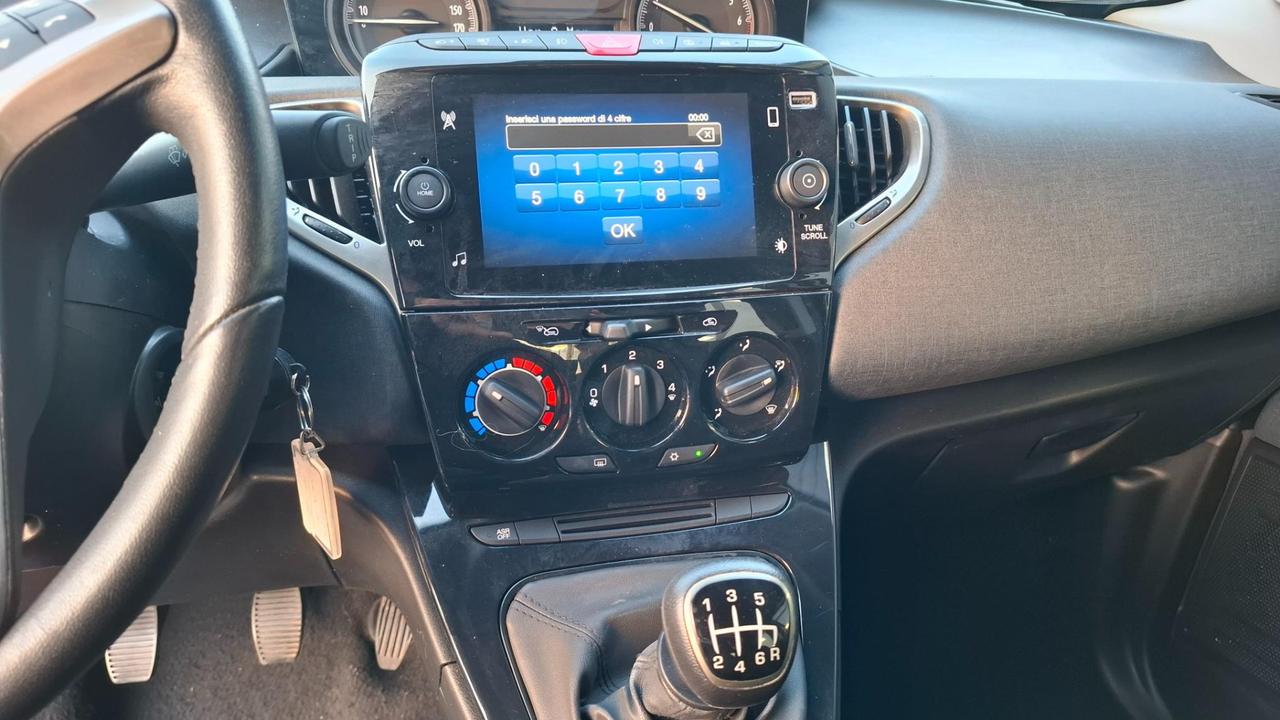 Lancia Ypsilon 1.0 firefly hybrid Gold s&s 70cv 5p.ti