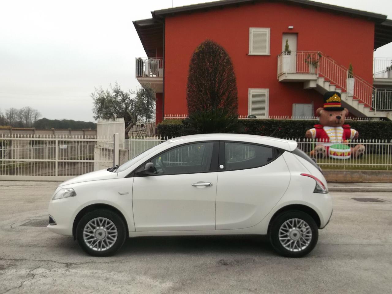 Ypsilon 1.0 Turbo Metano Neopatentati 2014