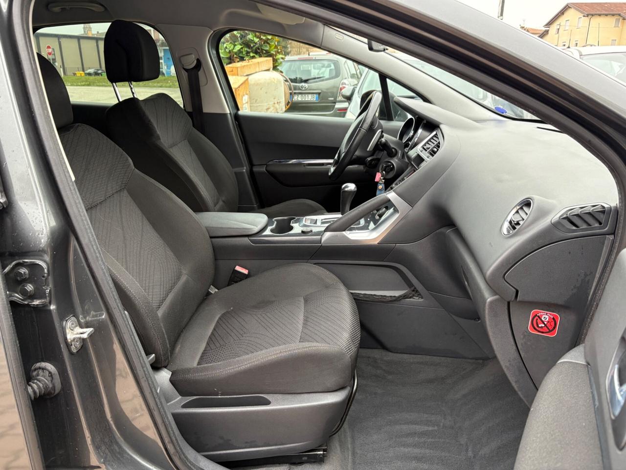 Peugeot 3008 1.6 HDi 110CV cambio robotizzato Business