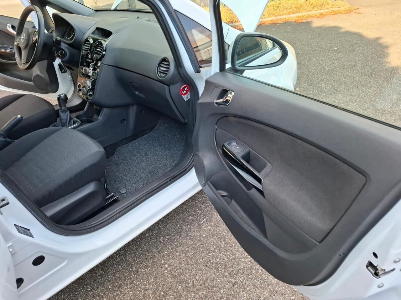 Opel Corsa 1.2 5 porte 2013 SOLAMENTE 99.000 KM