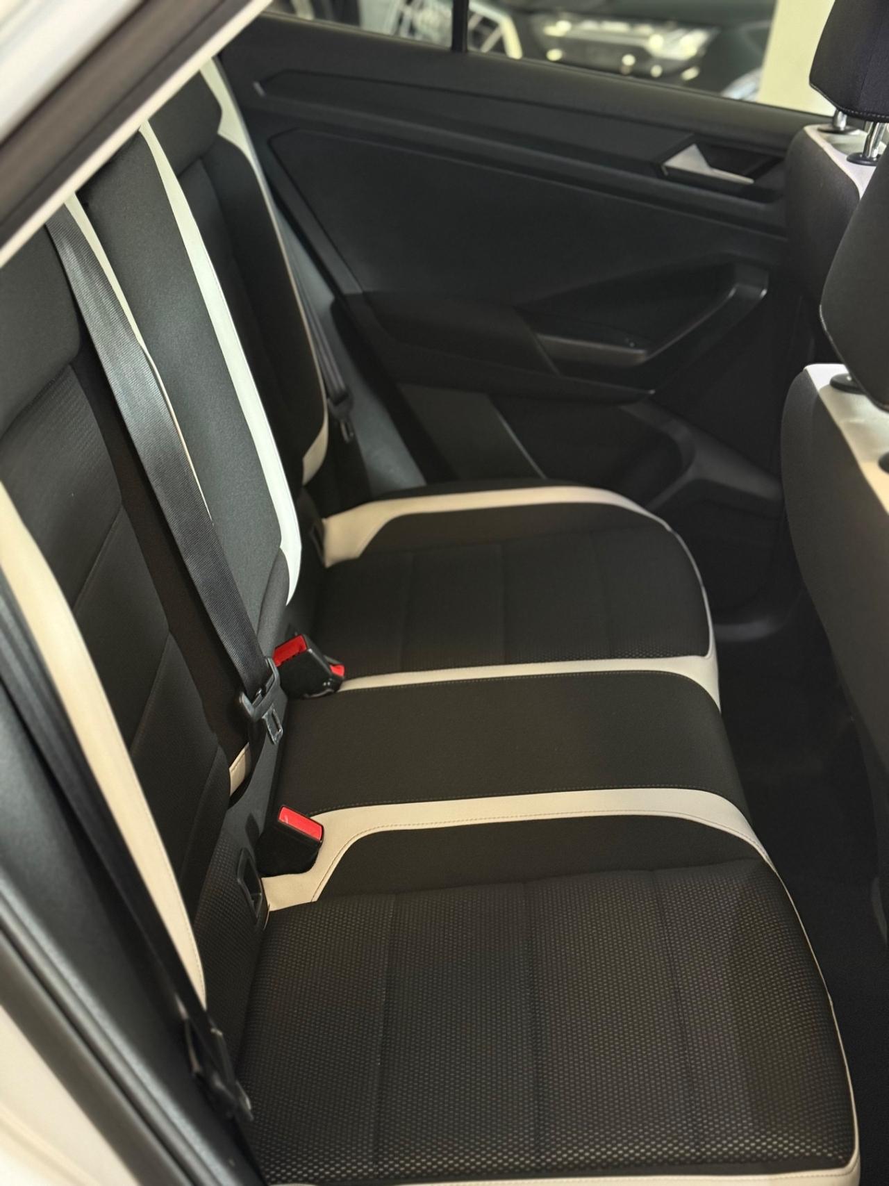 Volkswagen T-Roc 1.6 TDI SCR Business BlueMotion Technology
