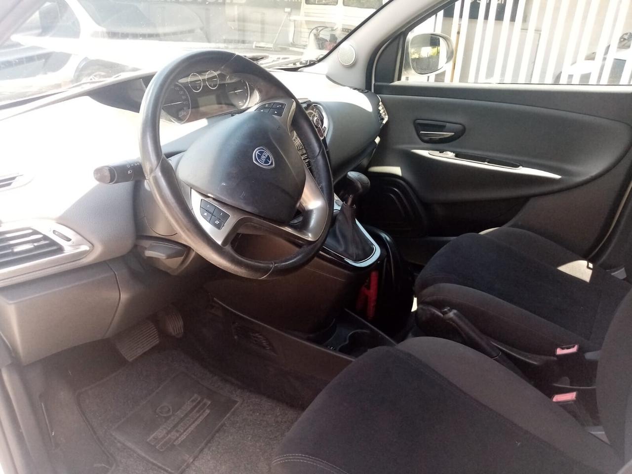 Lancia Ypsilon 0.9 TwinAir 85 CV 5 porte S&S Platinum