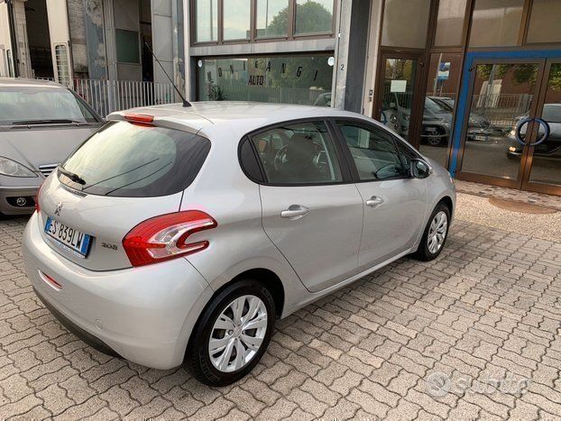 Peugeot 208 1.4 HDi 68 CV euro5 b