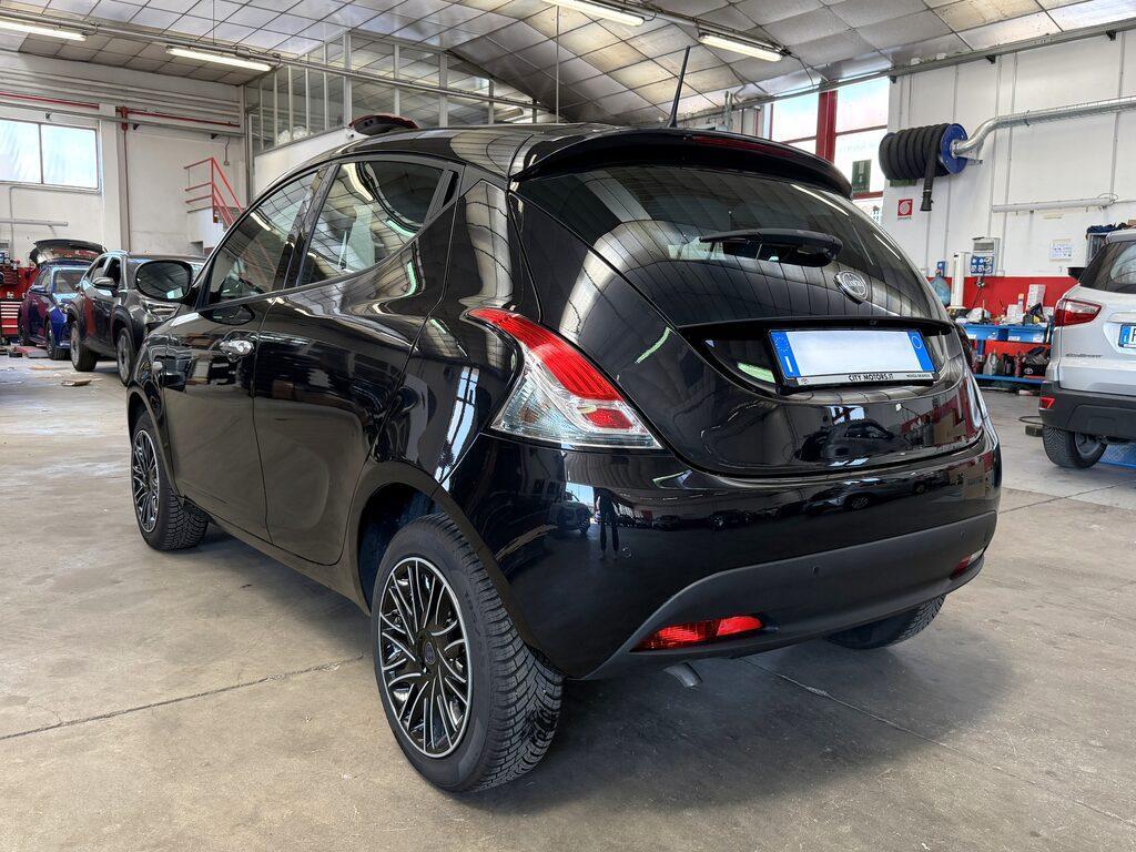 Lancia Ypsilon 5 Porte 1.0 FireFly Hybrid Silver